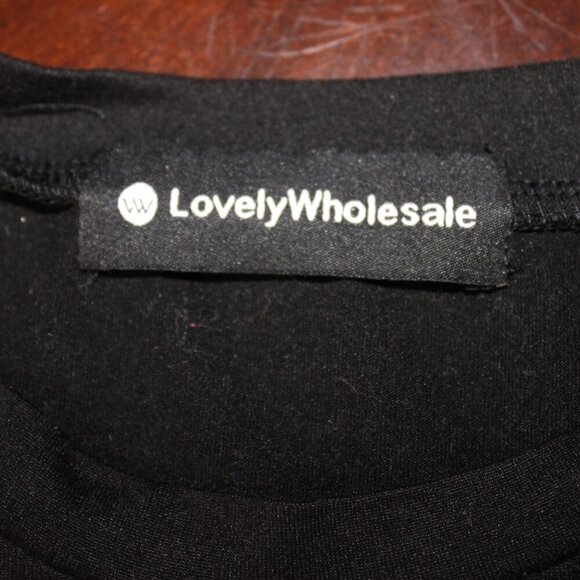 Graphic Tee Lovely Wholesale "Catch Flights Not Feelings" Graphic Tee – S - Picture 9 of 9